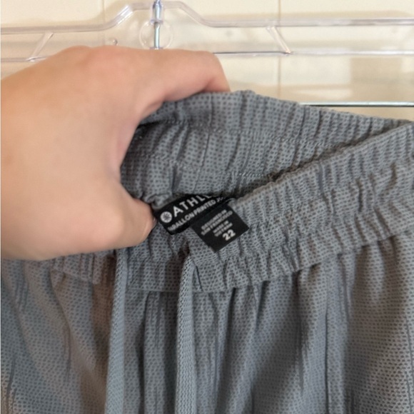 ATHLETA NWT Gray Farallon Printer Joggers, Size 22 - Picture 3 of 8